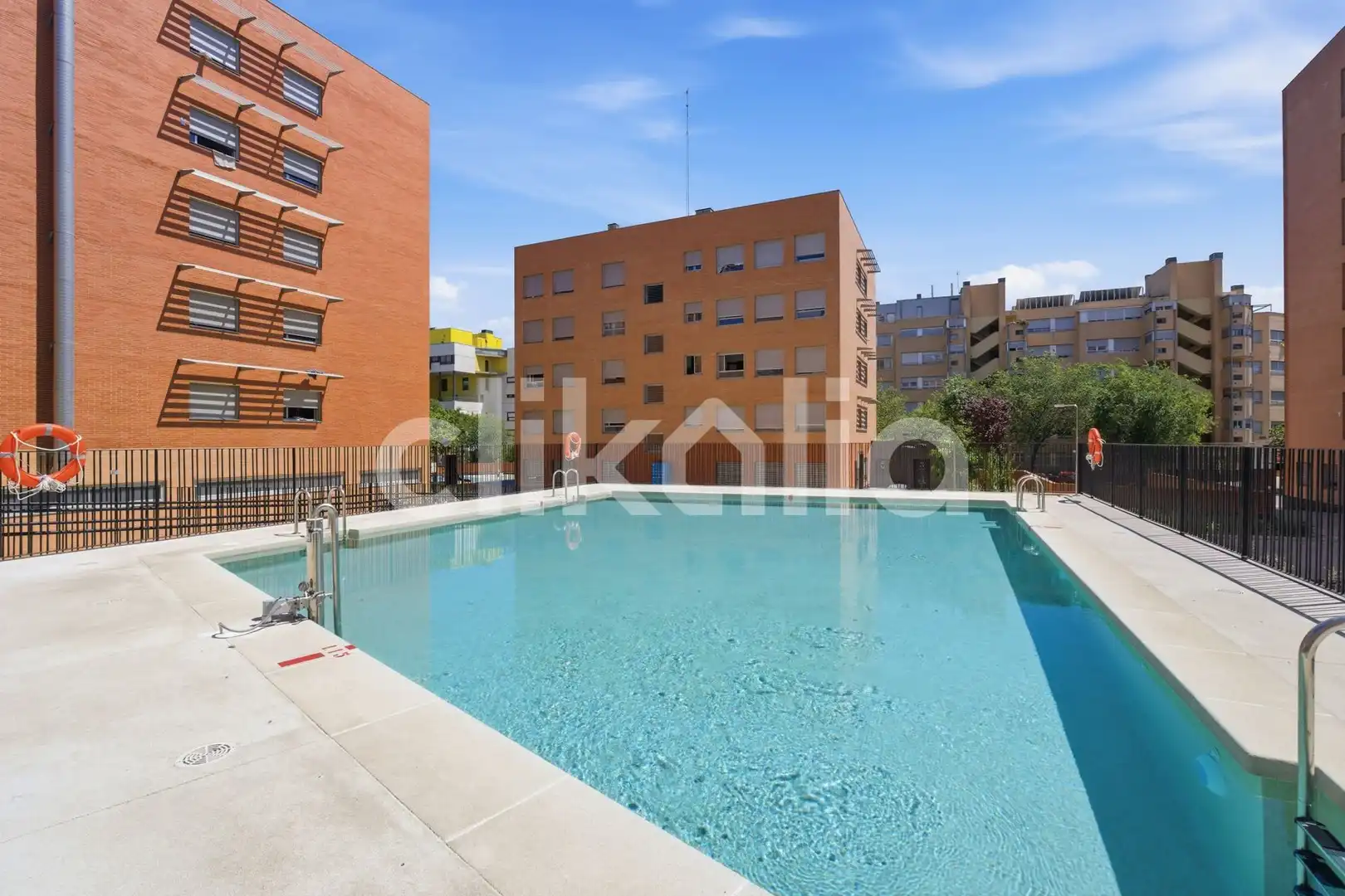 Piscina de Piso de alquiler en Madrid con Calefacción, Trastero y Piscina