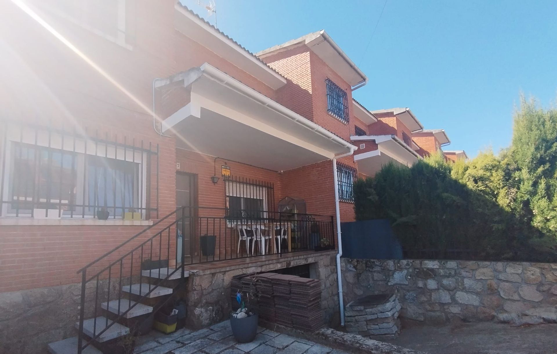 Exterior view of Single-family semi-detached for sale in Chapinería  with Air Conditioner, Heating and Private garden