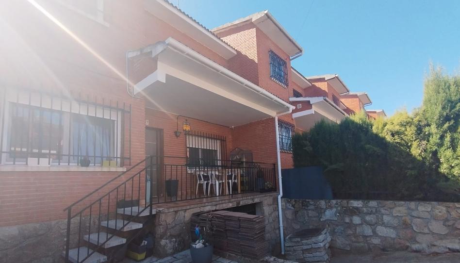 Photo 1 of Single-family semi-detached for sale in Travesía de Robledo, Chapinería, Madrid