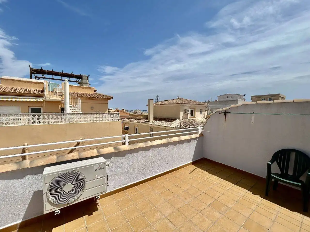 Terrassa de Casa adosada en venda en Oliva amb Aire condicionat, Calefacció i Jardí privat