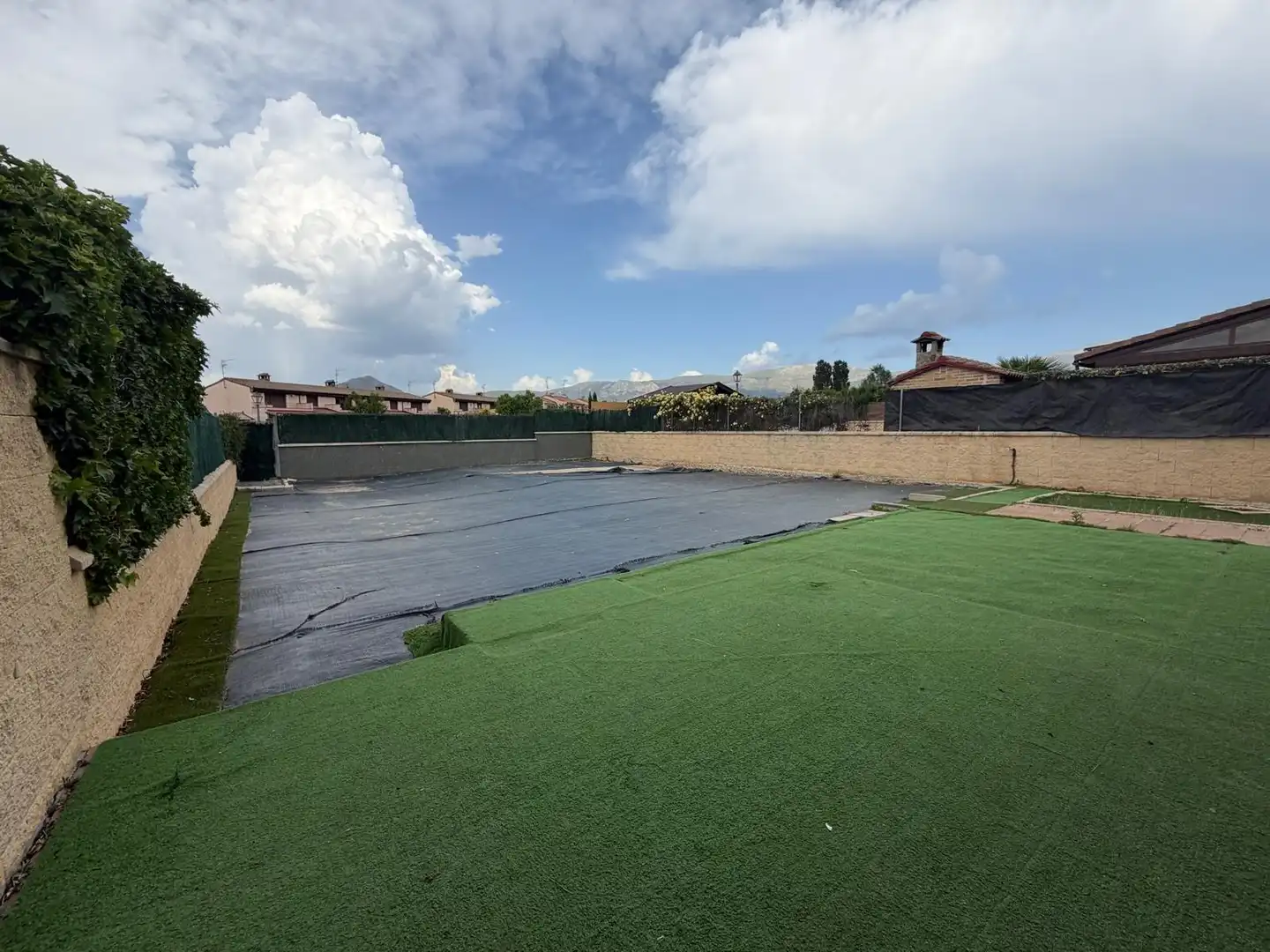 Casa adosada en venda en Palazuelos de Eresma amb Calefacció, Terrassa i Alarma