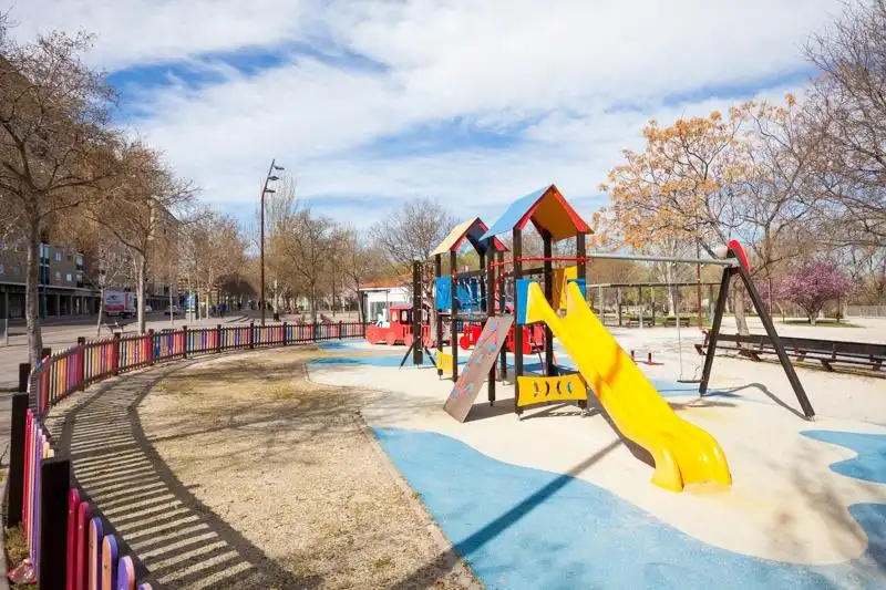 Außenansicht von Wohnung zum Verkauf in Zaragoza mit Heizung, Terrasse und Balkon