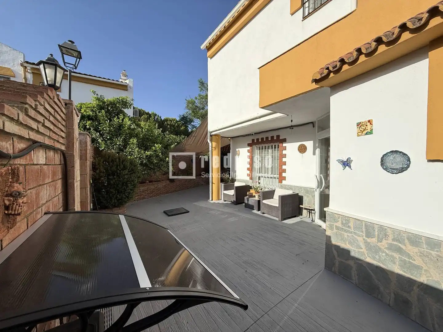 Vista exterior de Casa o xalet en venda en Alhaurín de la Torre amb Aire condicionat, Jardí privat i Terrassa
