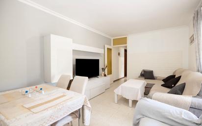 Living room of Flat for sale in  Sevilla Capital  with Alarm