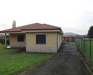 Vista exterior de Casa o xalet en venda en Valdoviño amb Calefacció, Jardí privat i Parquet