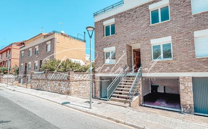 Vista exterior de Casa adosada en venda en Valls amb Calefacció, Jardí privat i Terrassa