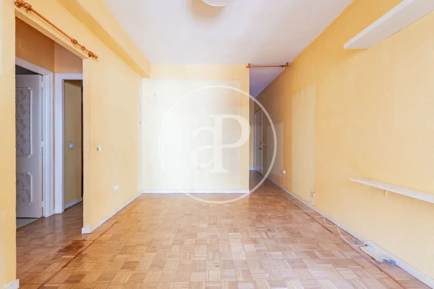 Piso en venta en Madrid con Calefacción, Terraza y Balcón