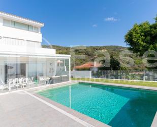 Vista exterior de Casa o xalet de lloguer en Algeciras amb Terrassa i Piscina