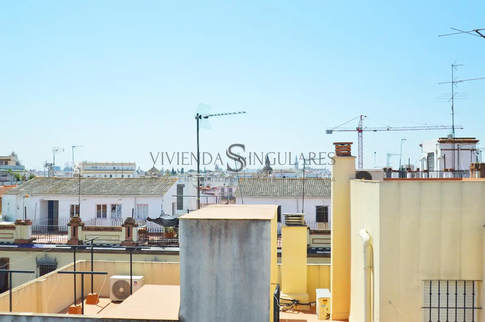 Exterior view of Flat for sale in Sevilla  with Air Conditioner, Terrace and Storage room