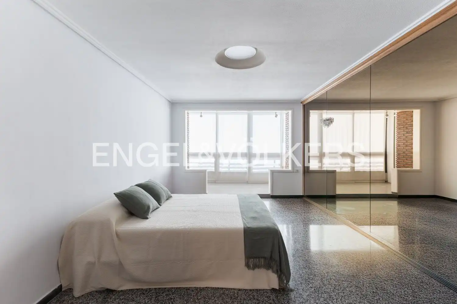 Habitación de Piso en venta en Valencia con Aire acondicionado, Calefacción y Balcón