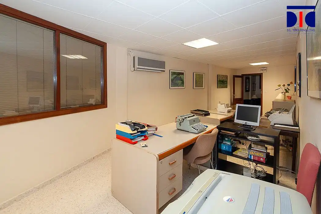 Oficina en venda en Sevilla amb Aire condicionat, Terrassa i Traster