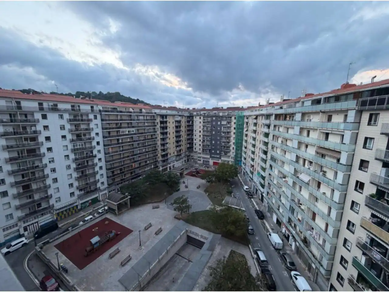 Vista exterior de Pis en venda en Donostia - San Sebastián  amb Calefacció, Terrassa i Balcó