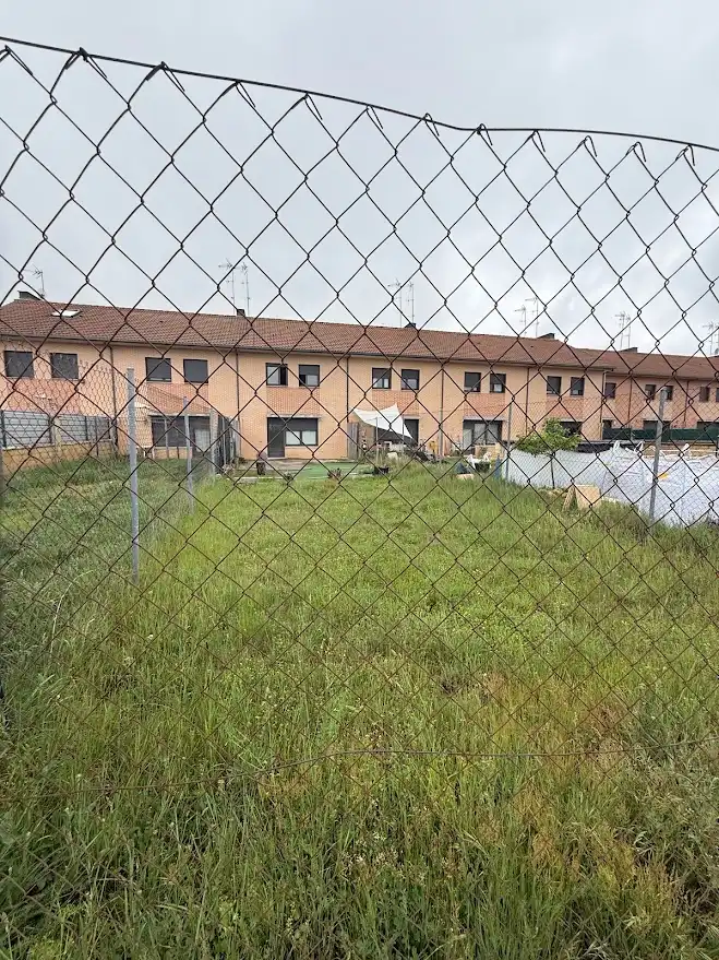 Casa adosada en venda en Garrafe de Torío amb Calefacció, Jardí privat i Parquet