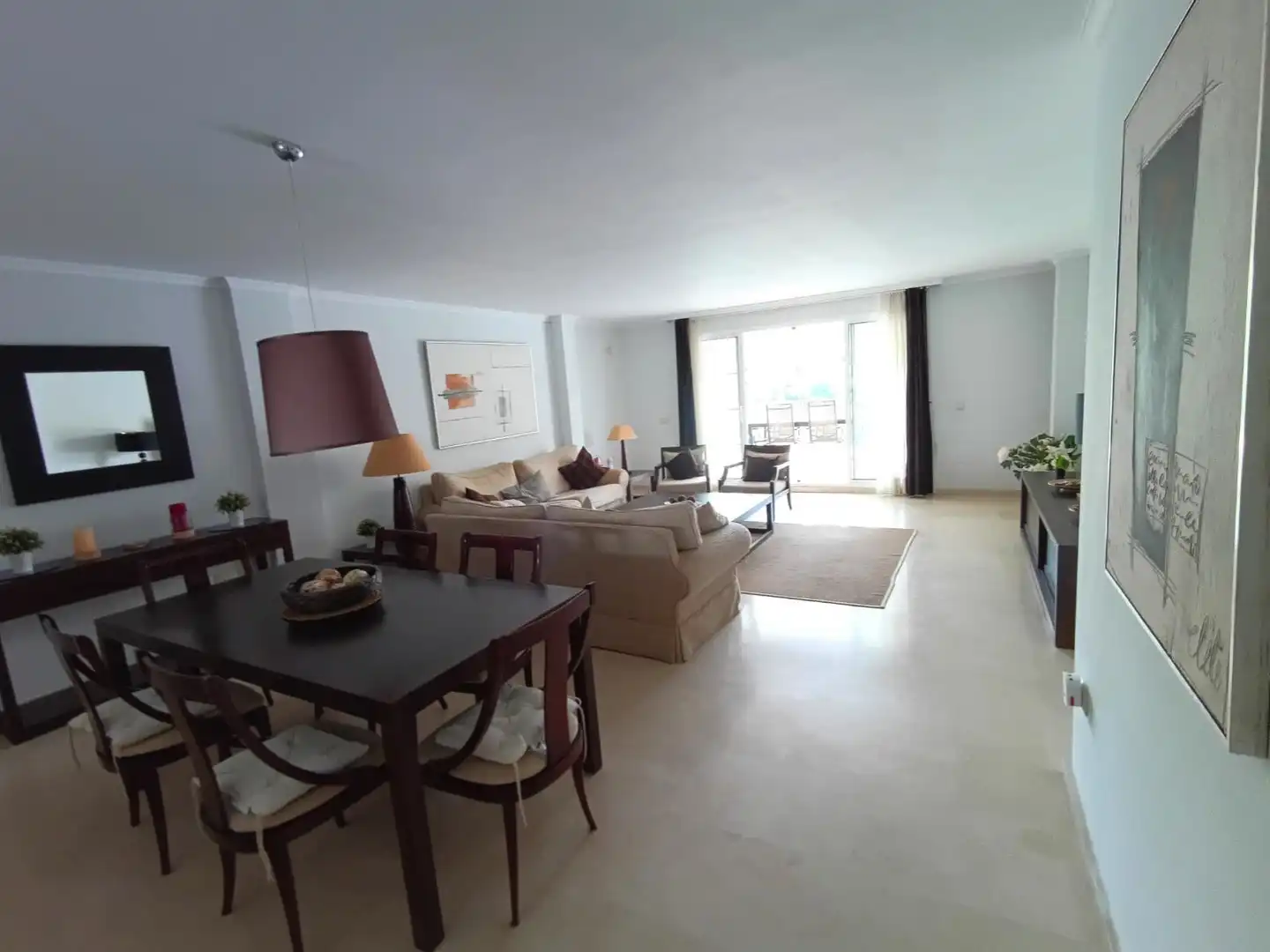 Sala d'estar de Apartament en venda en Sotogrande amb Aire condicionat, Terrassa i Piscina