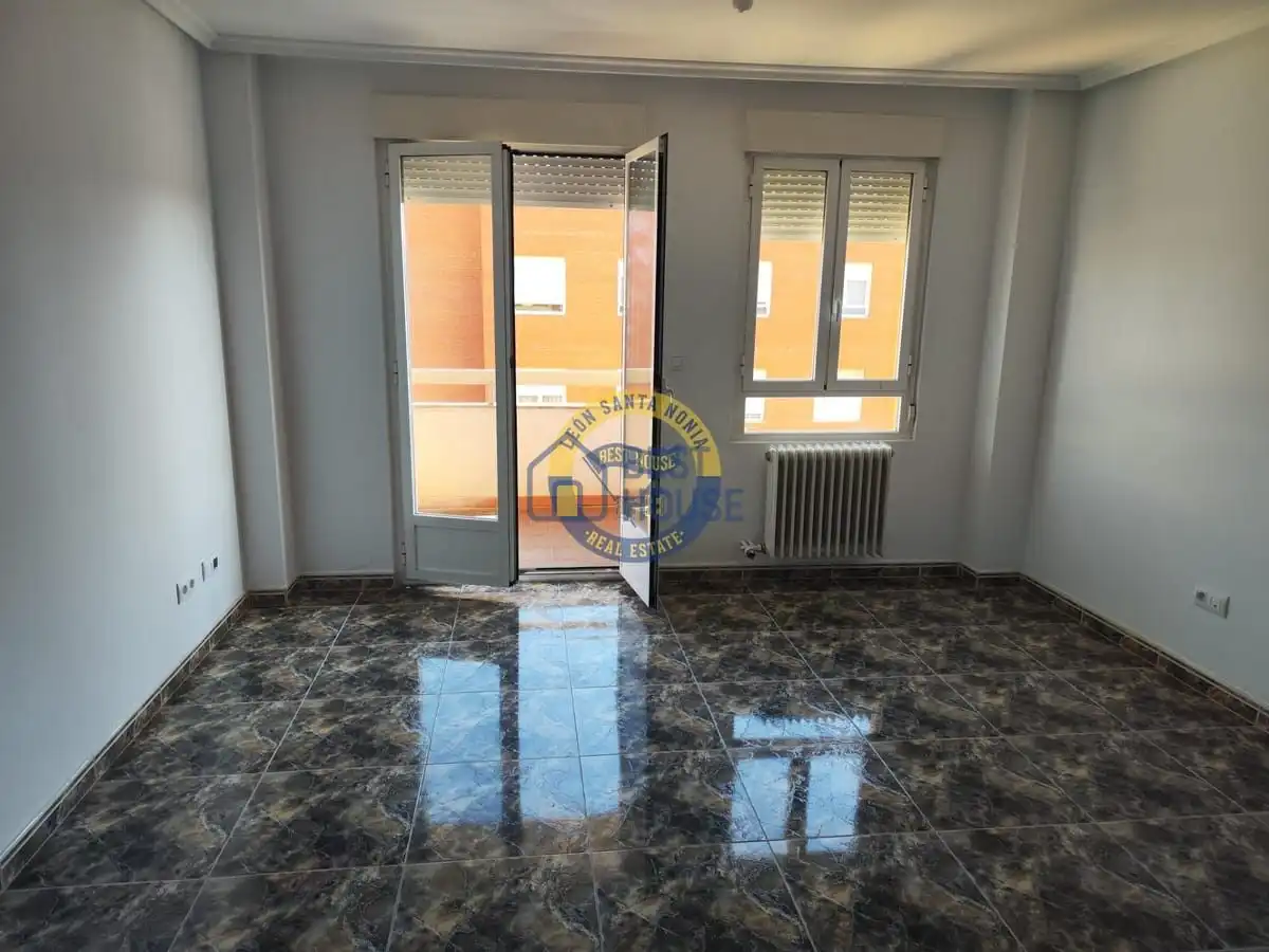 Flat with lift for sale in Trobajo del Camino
