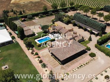 Casa rústica amb balcó en venda a Chinchón