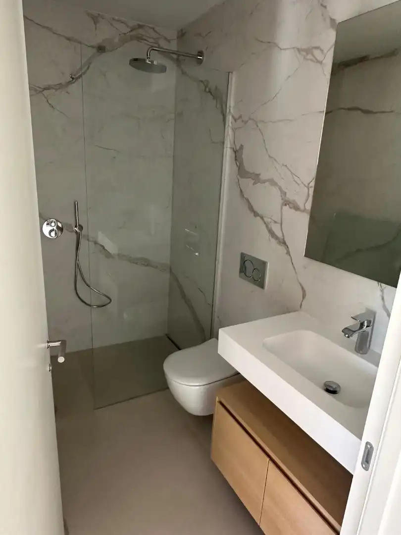 Bathroom of Flat for sale in Marbella  with Air Conditioner, Terrace and Internet