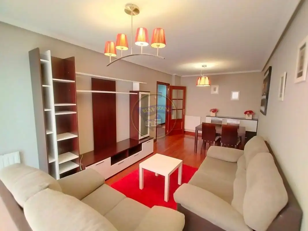 Sala d'estar de Apartament de lloguer en Vigo  amb Calefacció, Parquet i Traster