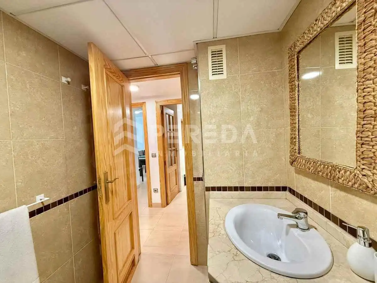 Badezimmer von Wohnungen zum Verkauf in Roquetas de Mar mit Terrasse, Möbliert und Gemeinschaftspool