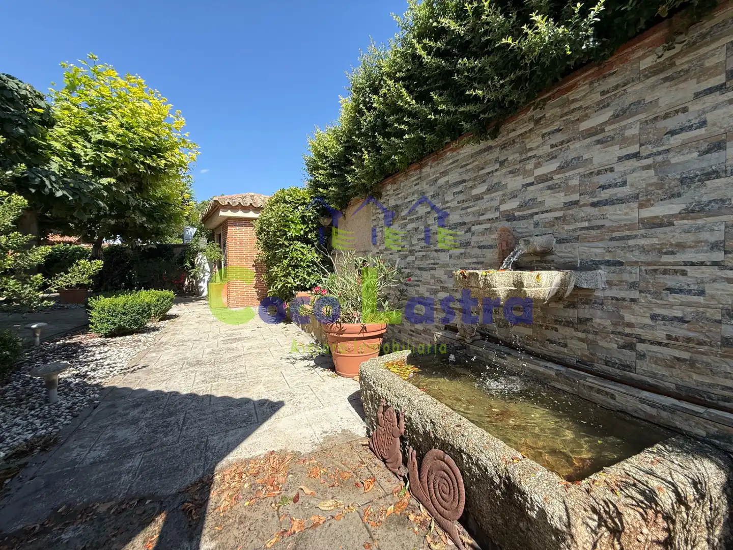 Garden of Houses for sale in Monterrubio de Armuña  with Air Conditioner, Heating and Private garden