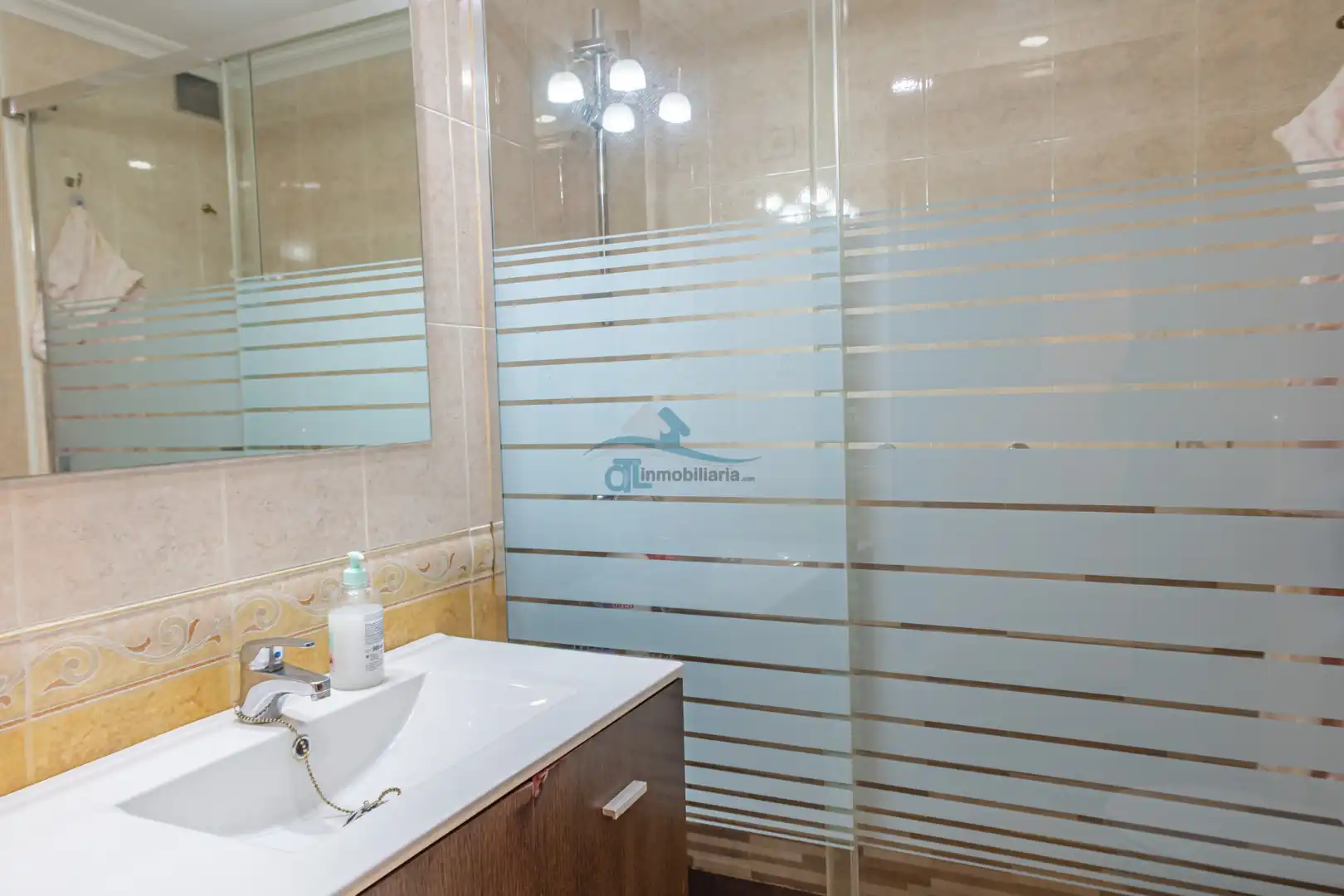 Badezimmer von Wohnungen zur Miete in Linares mit Klimaanlage, Heizung und Terrasse
