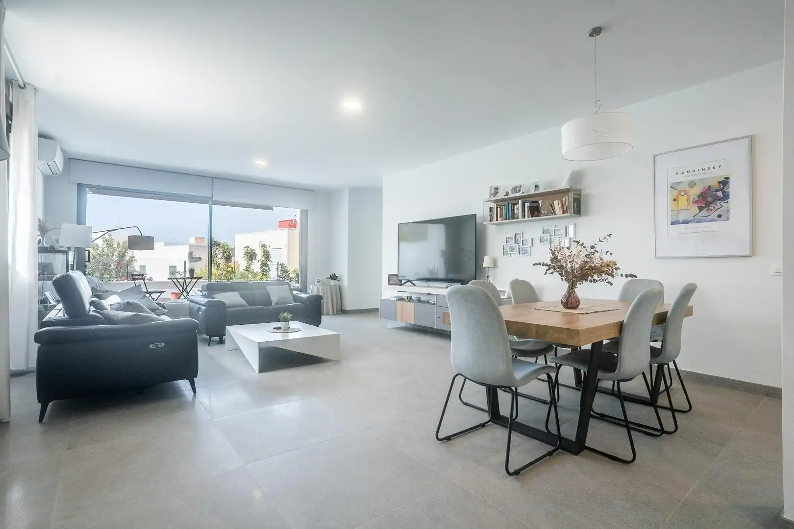 Sala de estar de Casa o chalet en venta en Almería con Aire acondicionado, Jardín privado y Terraza