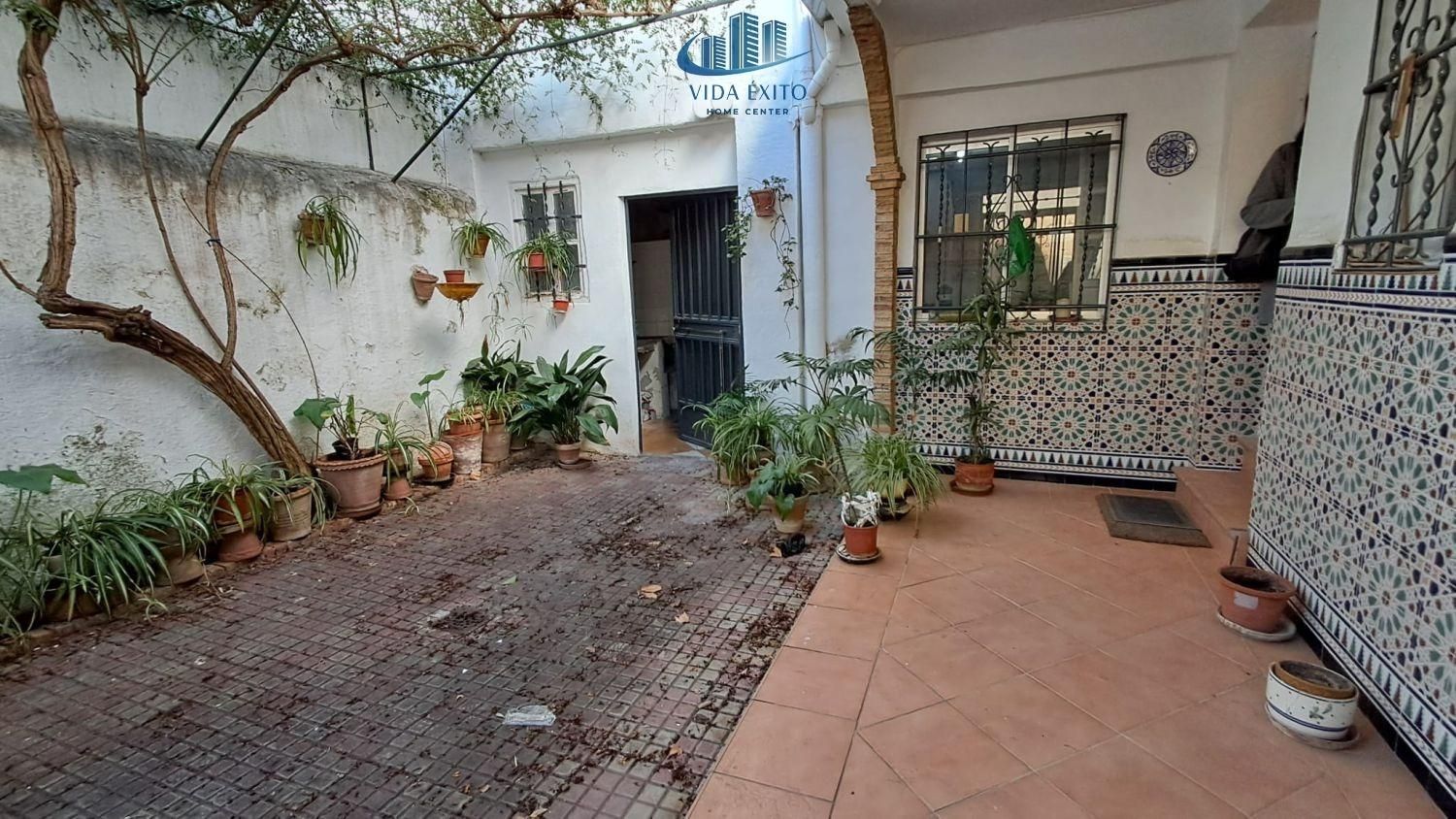 Vista exterior de Casa o xalet en venda en  Jaén Capital amb Calefacció i Terrassa