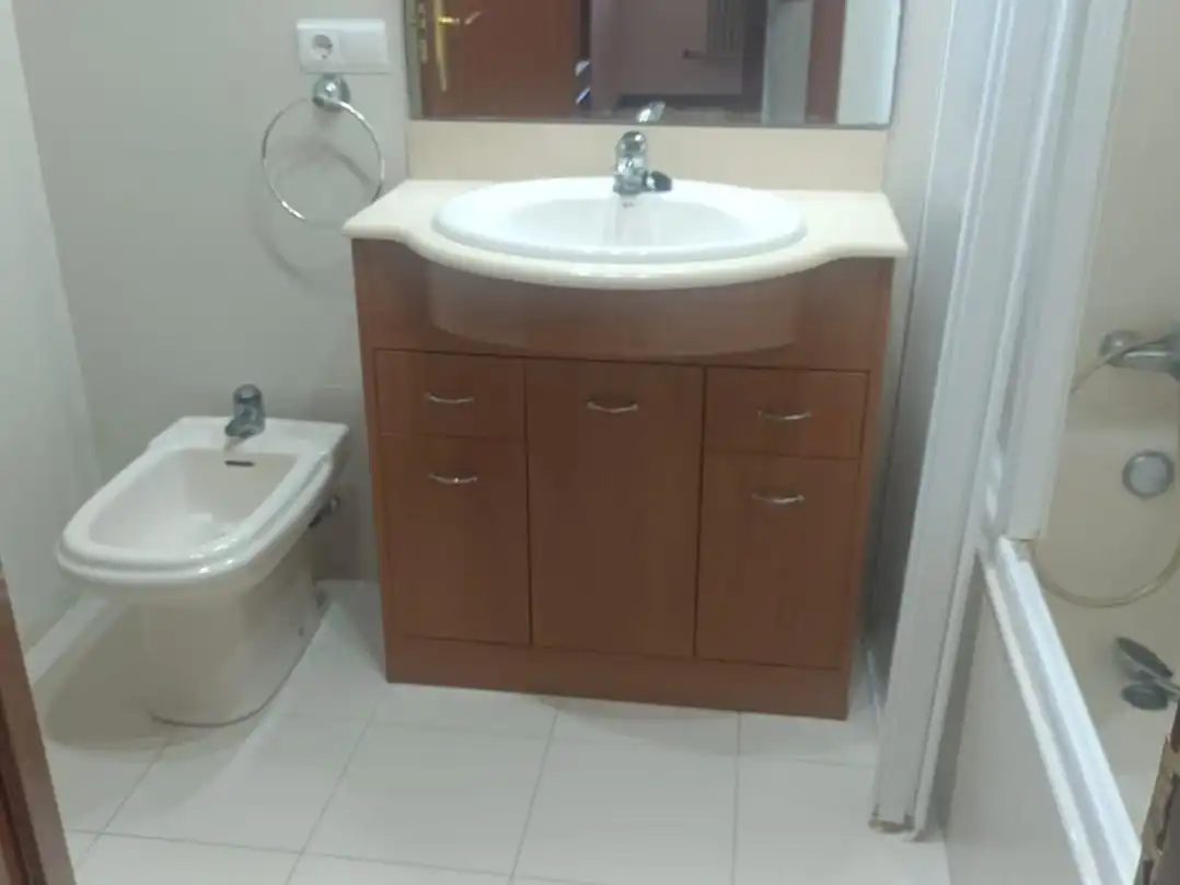 Bany de Pis en venda en Santo Domingo de la Calzada amb Terrassa i Balcó