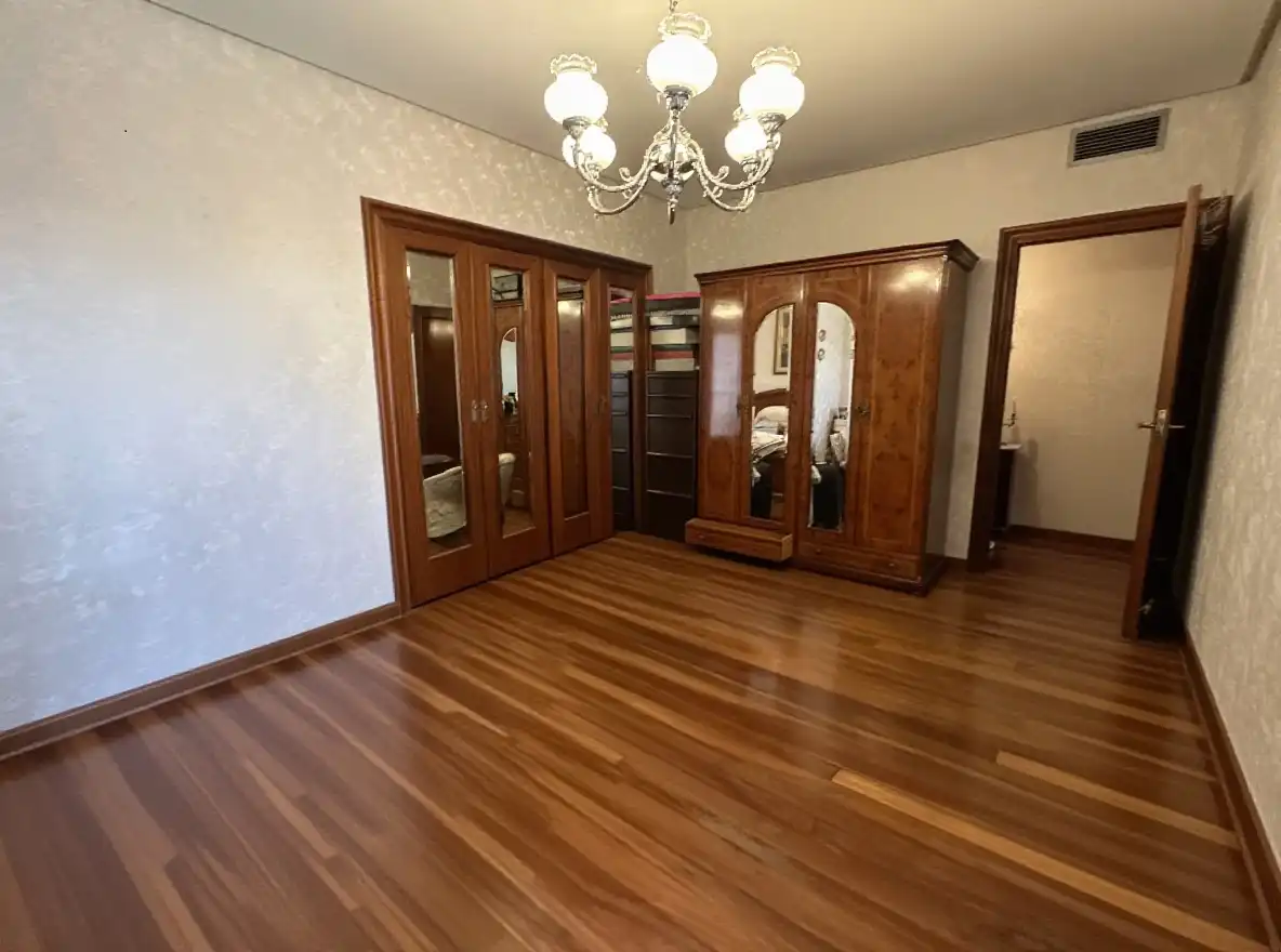 Habitación de Piso en venta en  Logroño con Calefacción, Parquet y Terraza