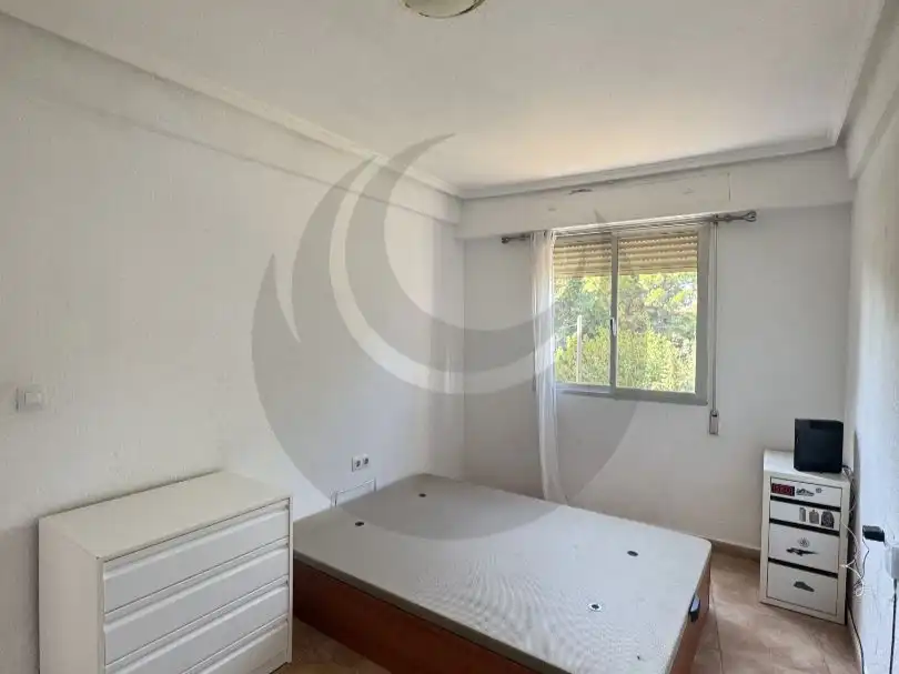 Habitación de Piso en venta en Chiva con Balcón