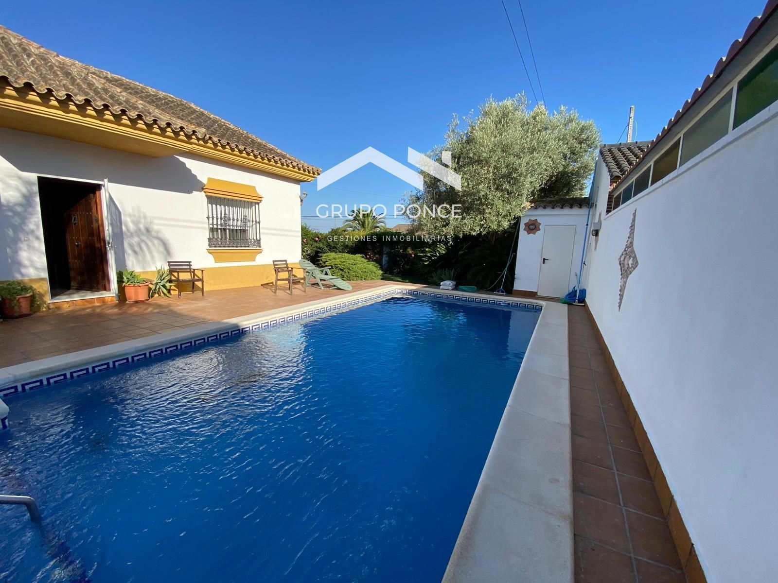 Vista exterior de Casa o chalet en venta en Jerez de la Frontera con Aire acondicionado, Calefacción y Jardín privado