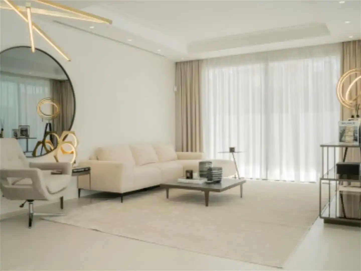 Sala d'estar de Casa o xalet en venda en Marbella amb Aire condicionat, Piscina i Balcó