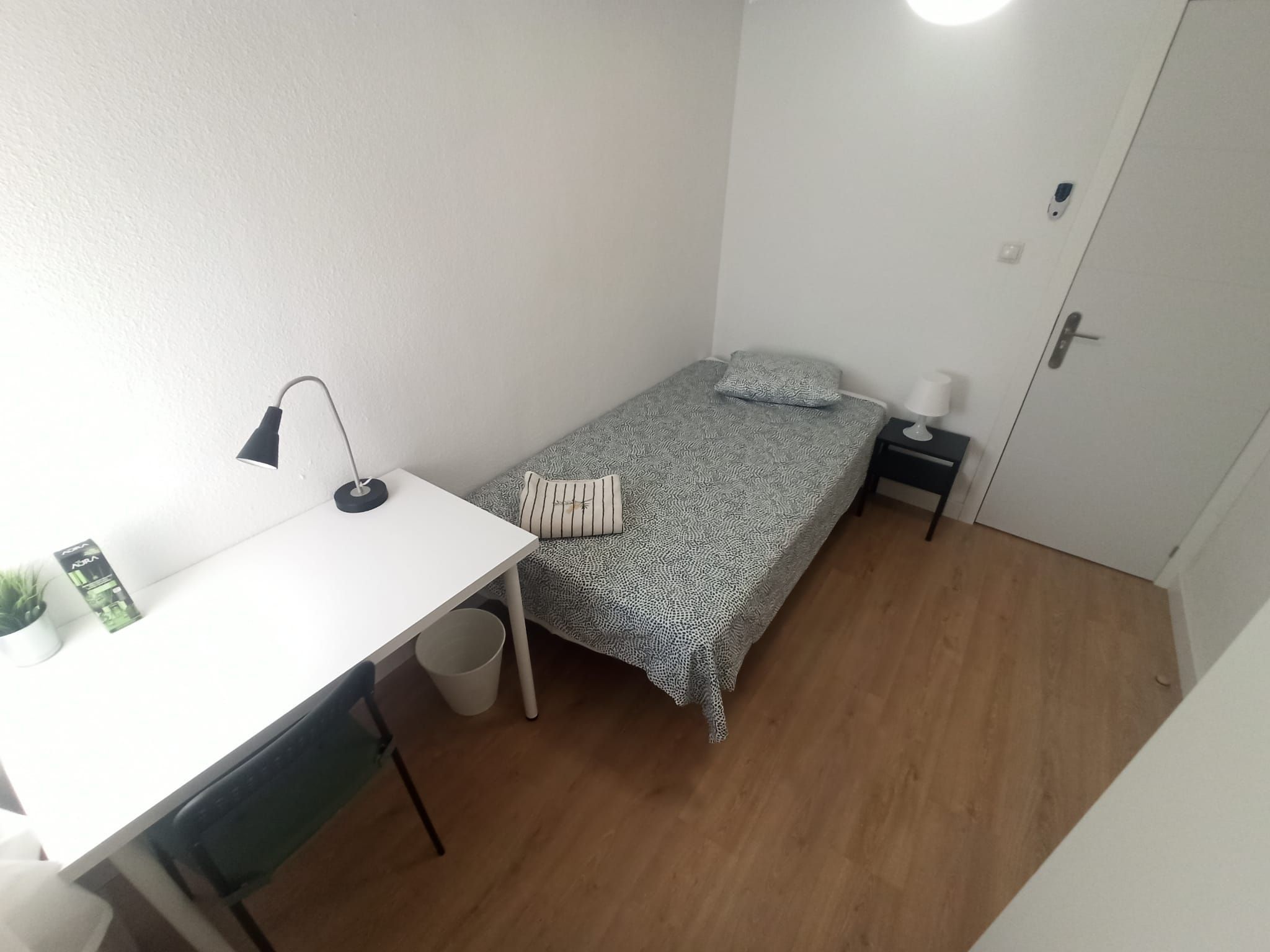 Flat to share in Calle Benalmádena, 1, Palomeras Sureste