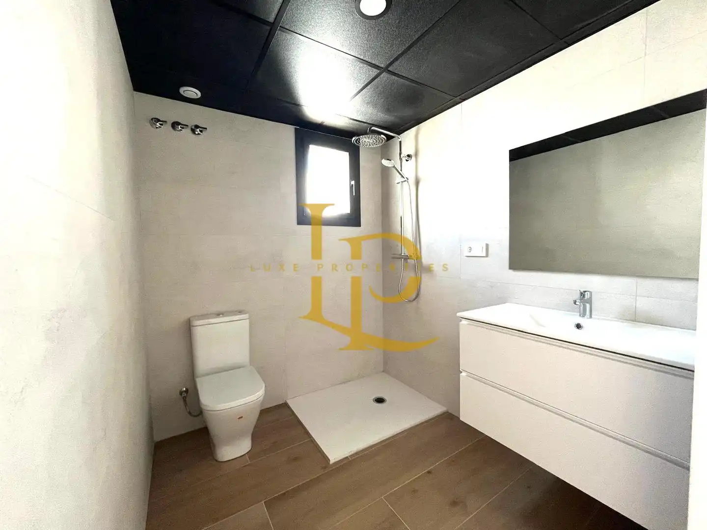 Baño de Ático en venta en Terrassa con Aire acondicionado, Calefacción y Parquet
