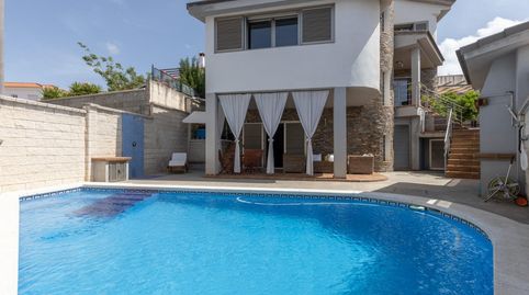 ESPECTACULAR CHALET INDEPENDIENTE MODERNO CON PISCINA PRIVADA!