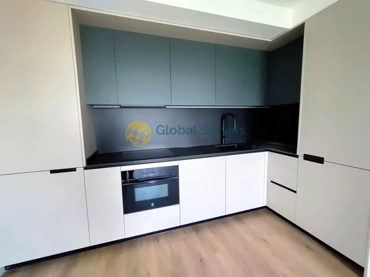 Cocina de Piso de alquiler en Abrera con Balcón y Piscina comunitaria