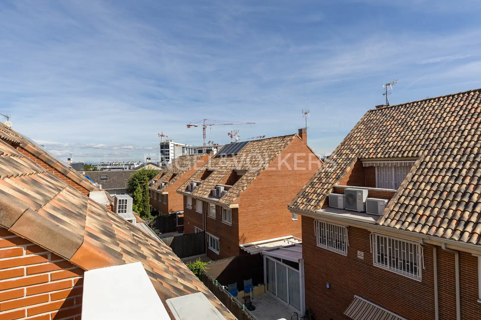 Vista exterior de Casa o xalet de lloguer en Madrid amb Aire condicionat, Calefacció i Jardí privat