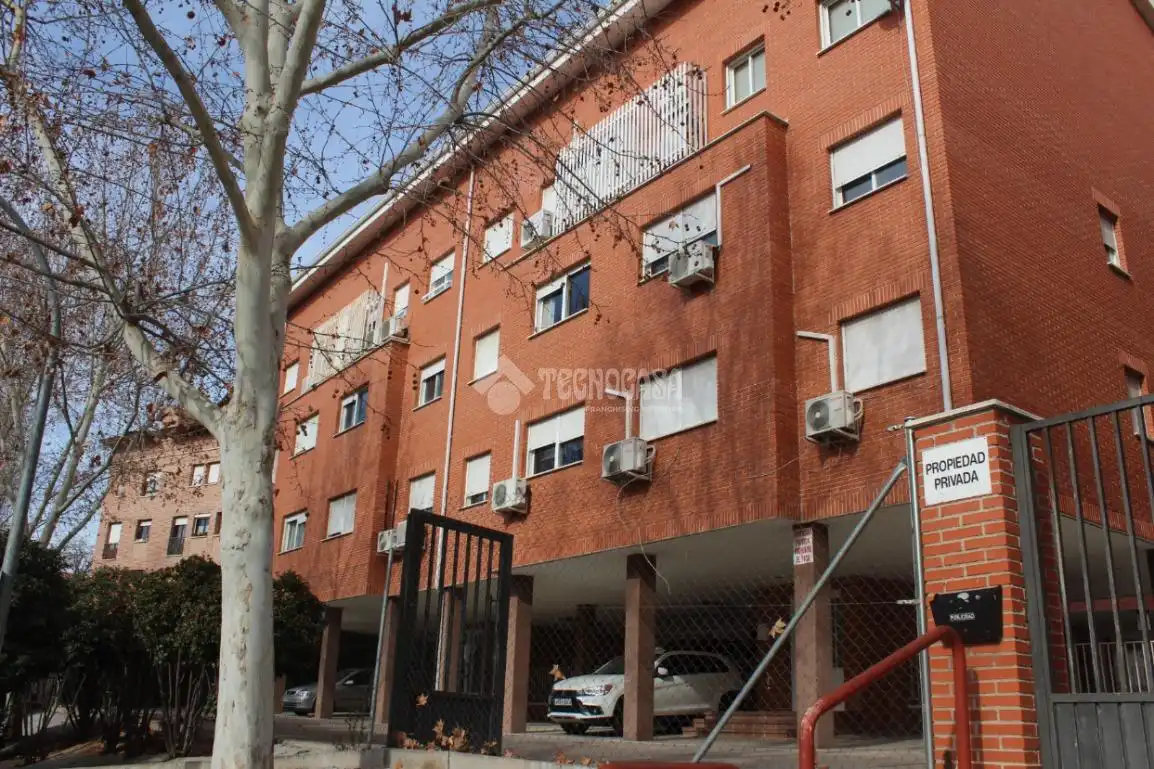 Außenansicht von Wohnung zum Verkauf in Azuqueca de Henares mit Klimaanlage und Heizung