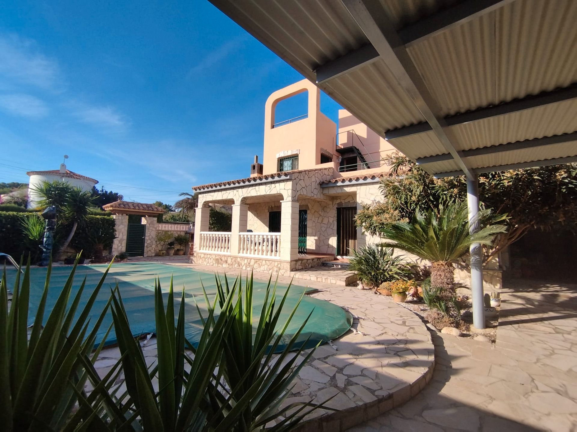 Vista exterior de Casa o xalet en venda en L'Ametlla de Mar  amb Aire condicionat, Calefacció i Jardí privat