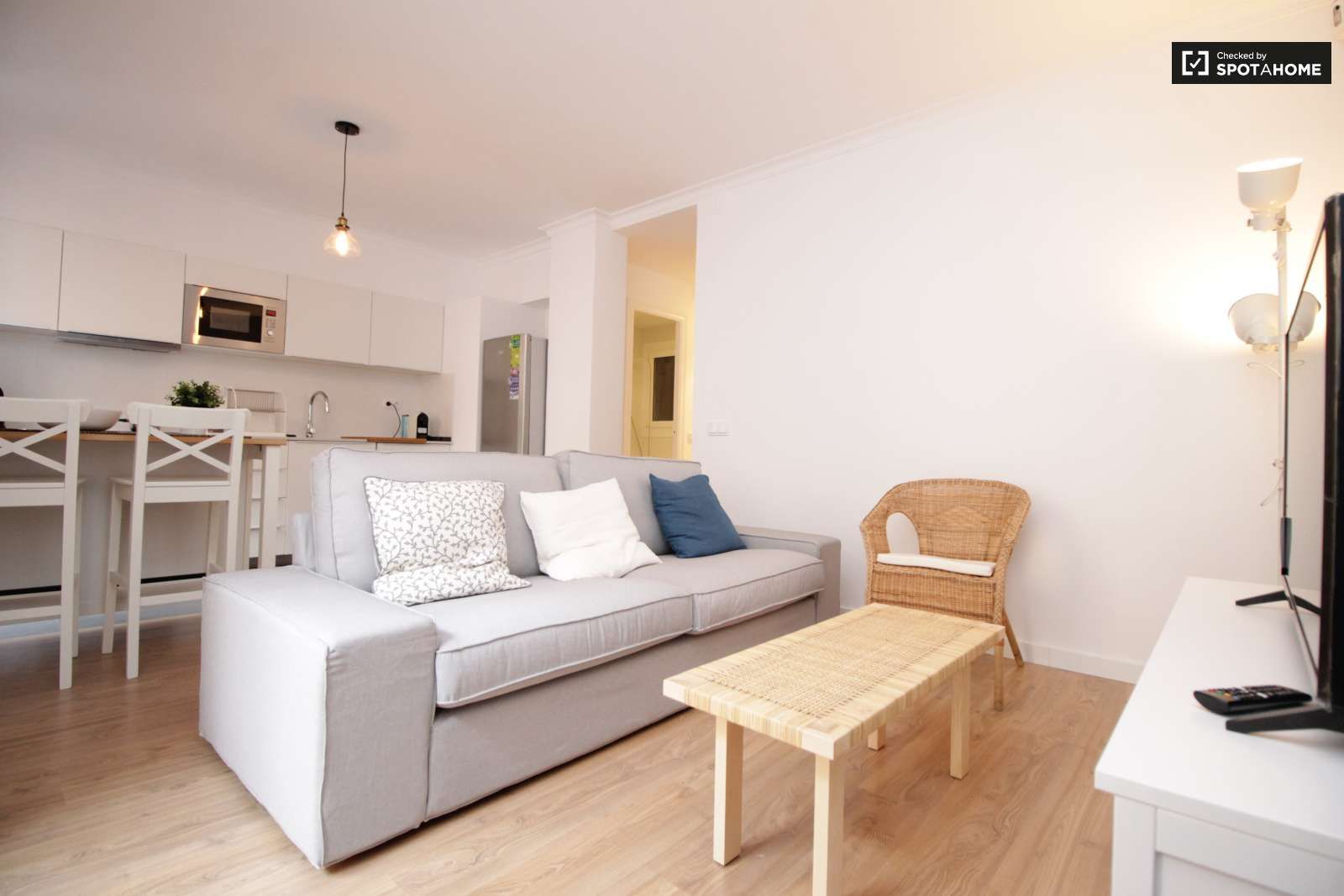 Living room of Apartment to share in  Barcelona Capital  with Air Conditioner and Terrace