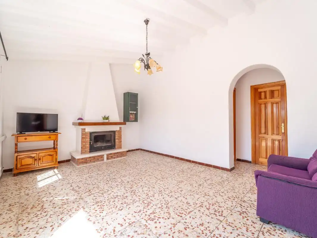 Sala de estar de Casa adosada en venta en Frigiliana con Aire acondicionado, Calefacción y Jardín privado