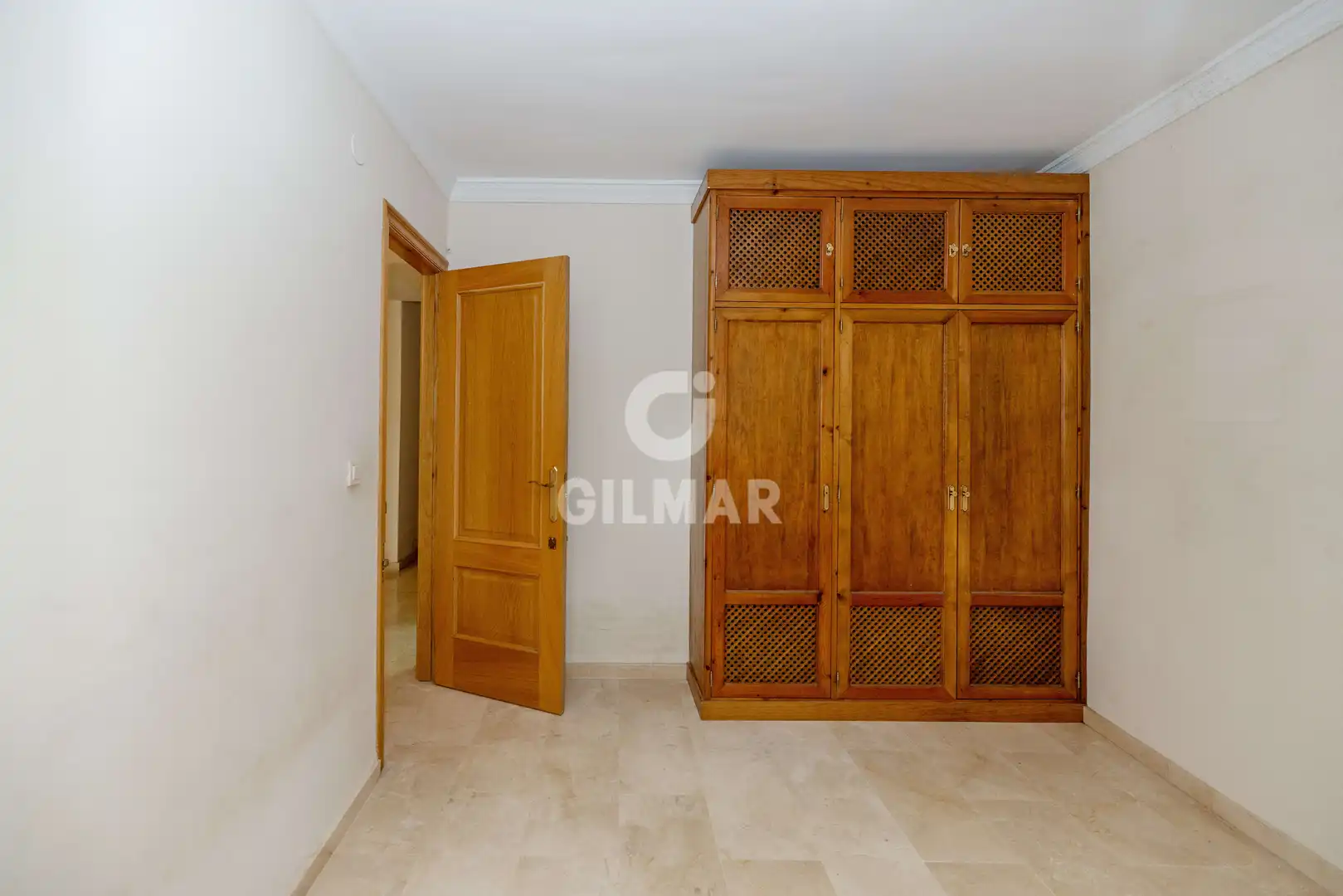 Habitación de Casa adosada en venta en Marbella con Calefacción, Jardín privado y Piscina