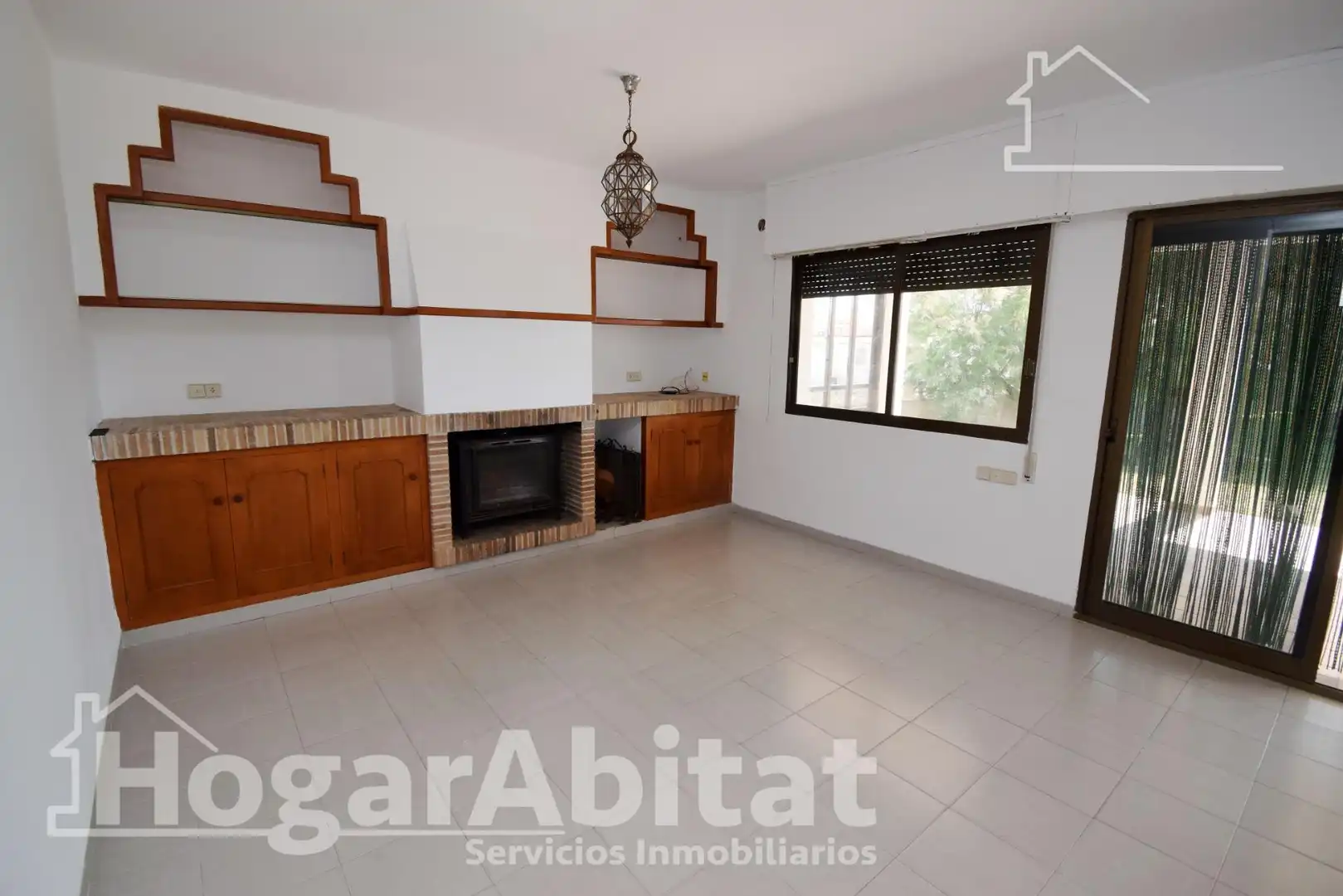 Sala d'estar de Casa o xalet en venda en Almazora / Almassora amb Jardí privat, Terrassa i Traster