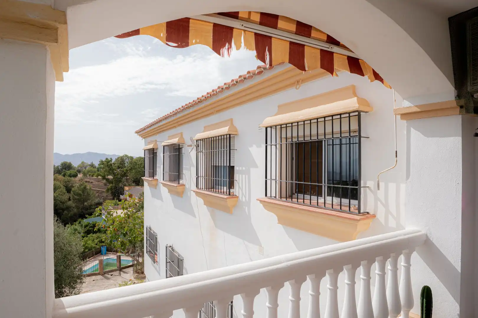 Außenansicht von Country house zum Verkauf in Málaga mit Terrasse und Balkon