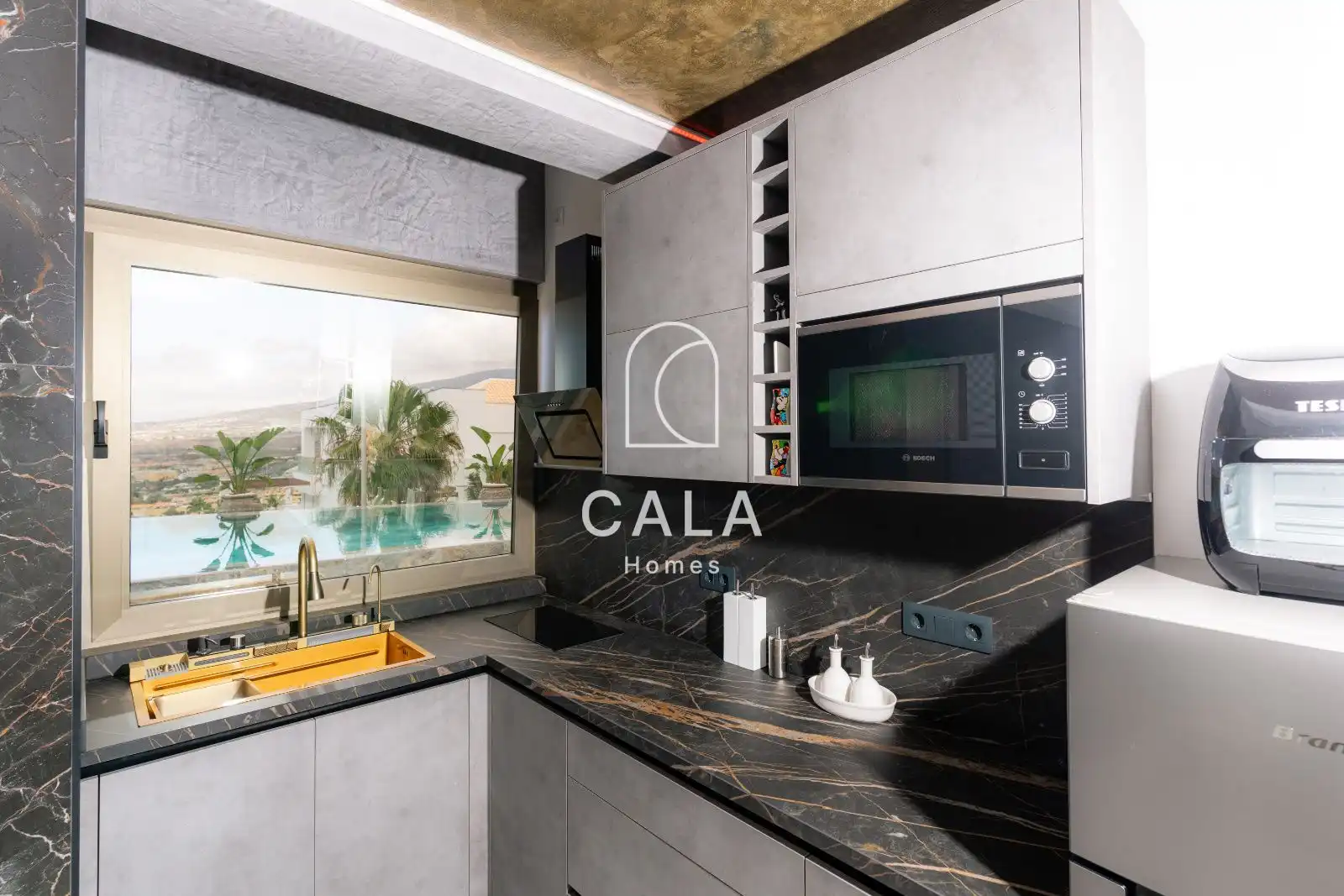 Cuina de Casa o xalet en venda en Adeje amb Aire condicionat, Calefacció i Terrassa