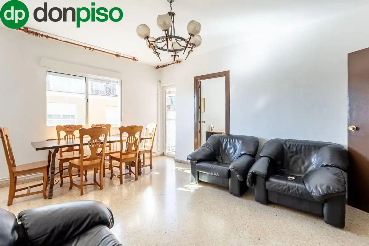Living room of Flat for sale in  Granada Capital  with Heating and Balcony