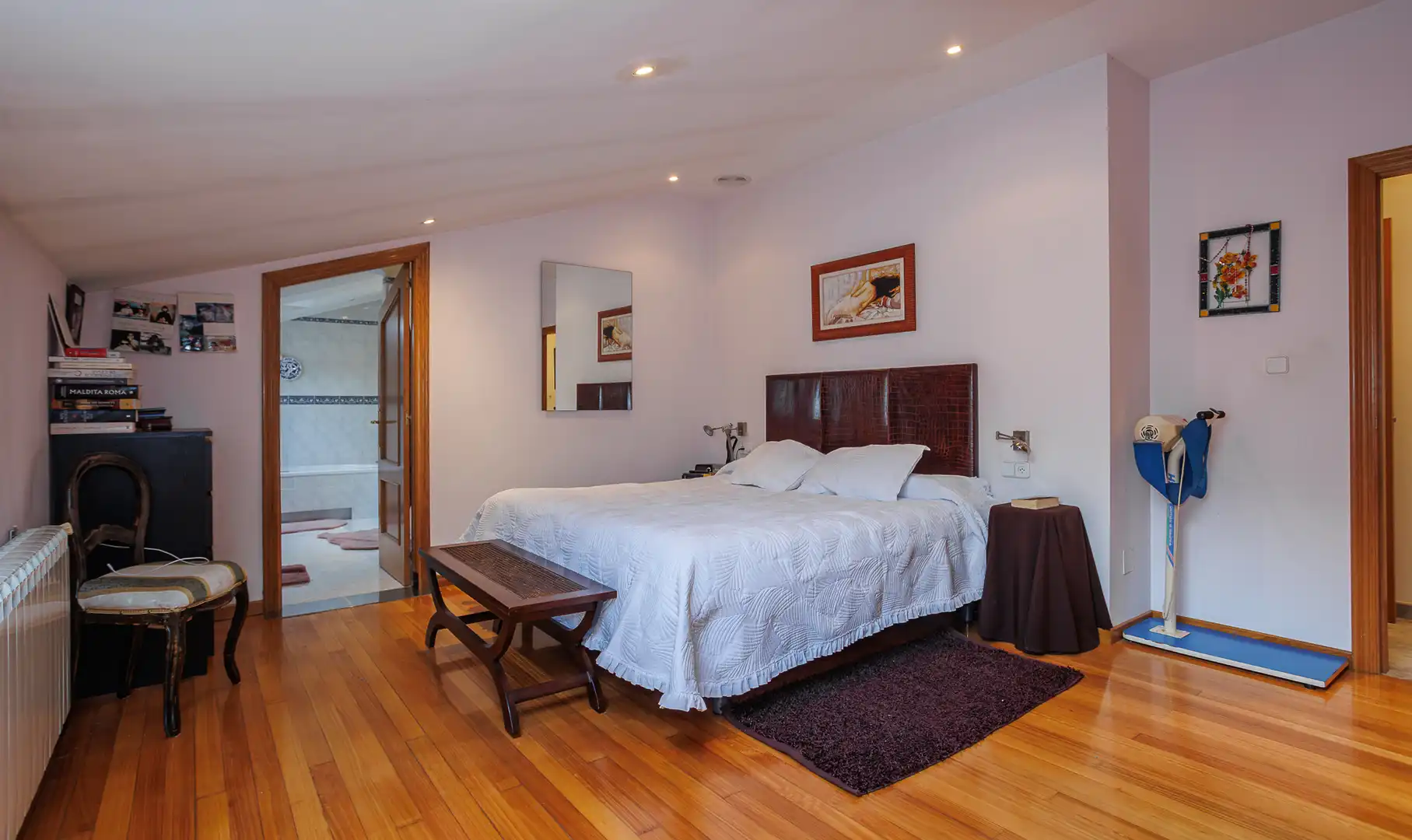 Schlafzimmer von Geschaftsraum zum Verkauf in Boqueixón mit Möbliert