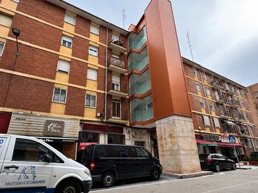 Pis amb balcó en venda a Calle de Gabilondo 13