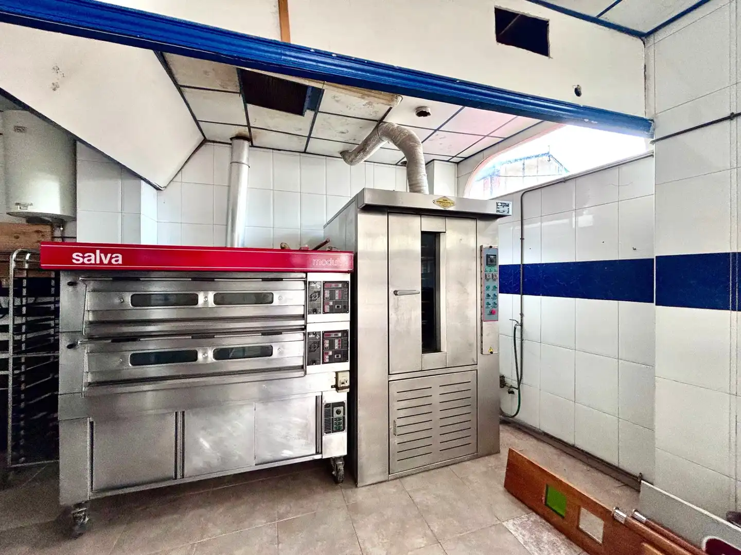 Cuina de Local en venda en Gijón  amb Moblat