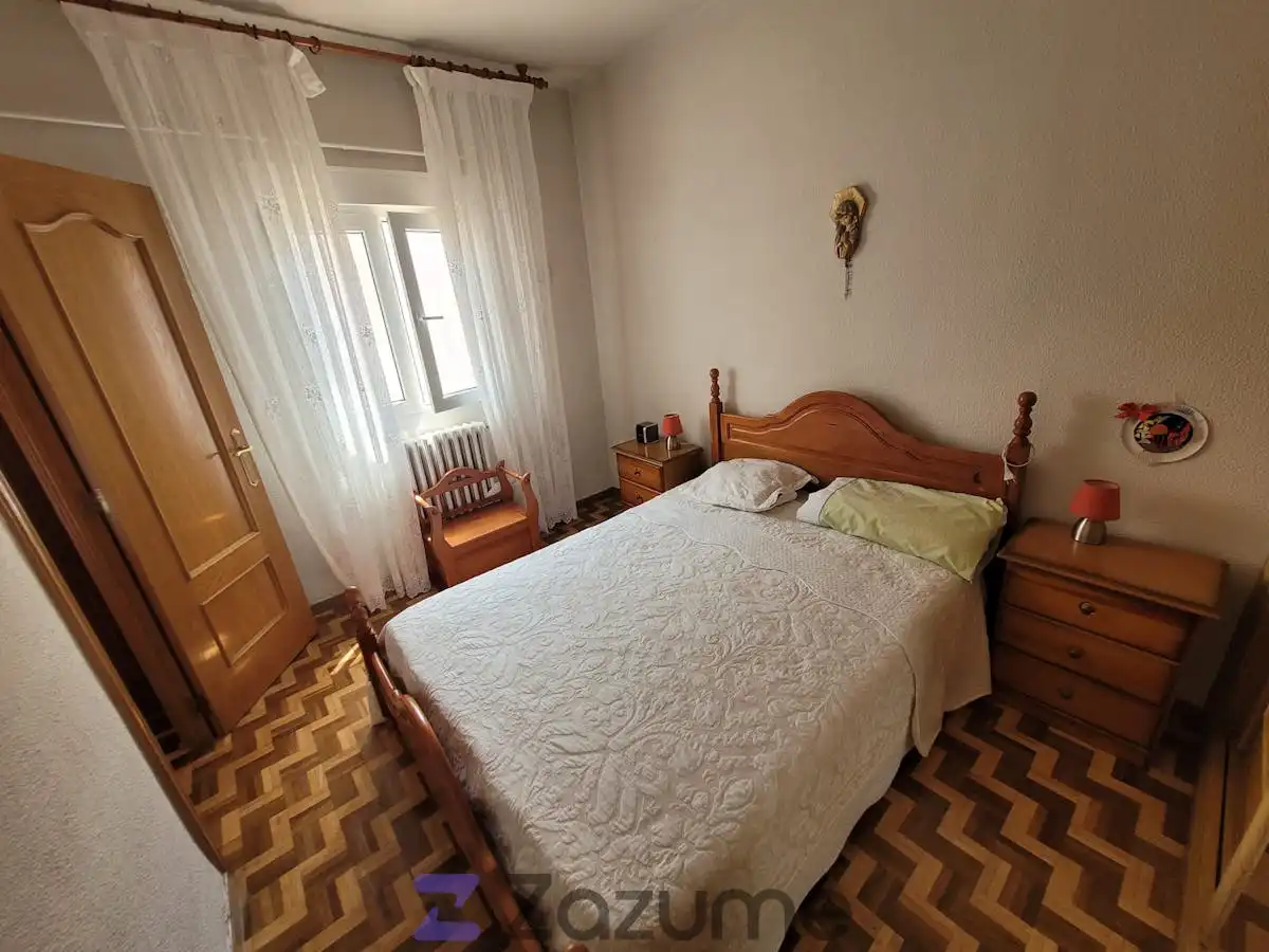 Bedroom of Flat for rent in Segovia  with Heating, Parquet flooring and Furnished
